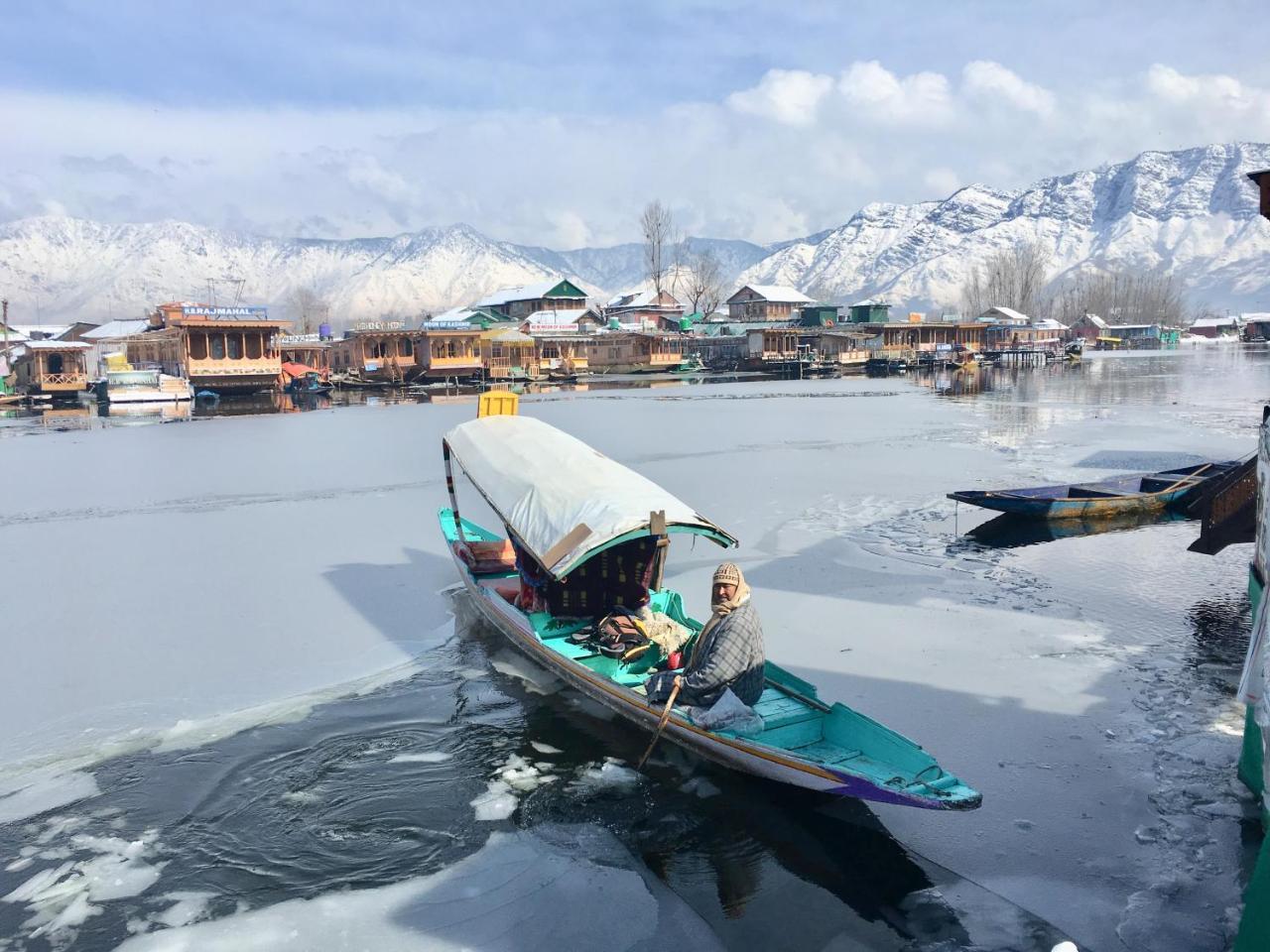 New World Guest House Srinagar  Exterior photo
